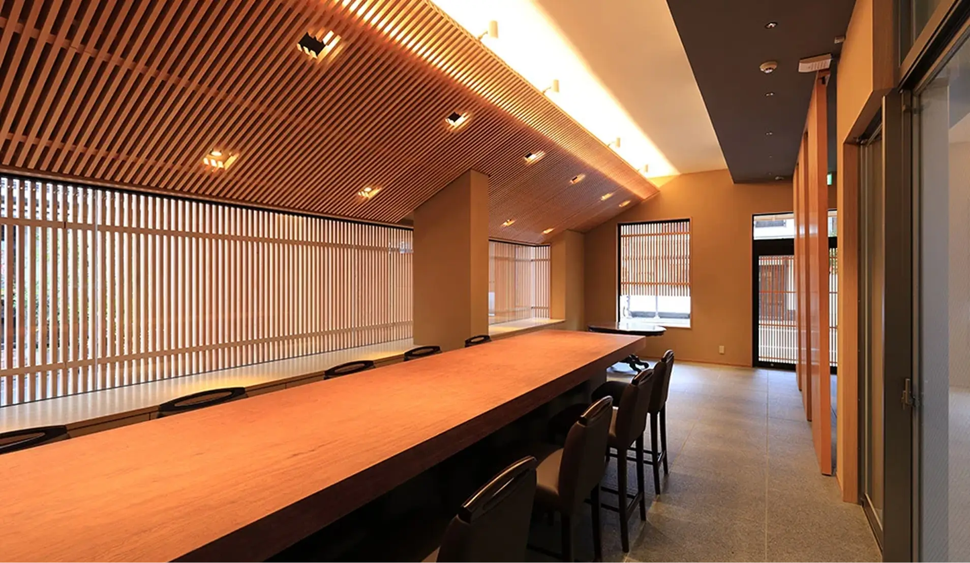 山田松香木店 サロン館-京都本店